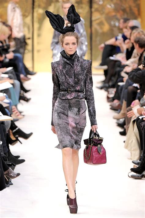 louis vuitton pruhzeb 2009|Louis Vuitton Fall 2009 Ready.